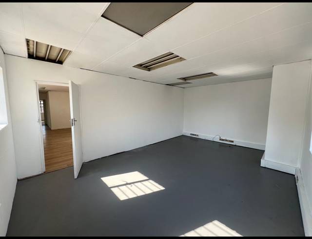 280M² WAREHOUSE TO LET IN STRIJDOMPARK